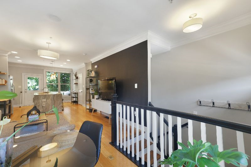 Spacious 4 Bedroom with Garage Parking - Photo 4