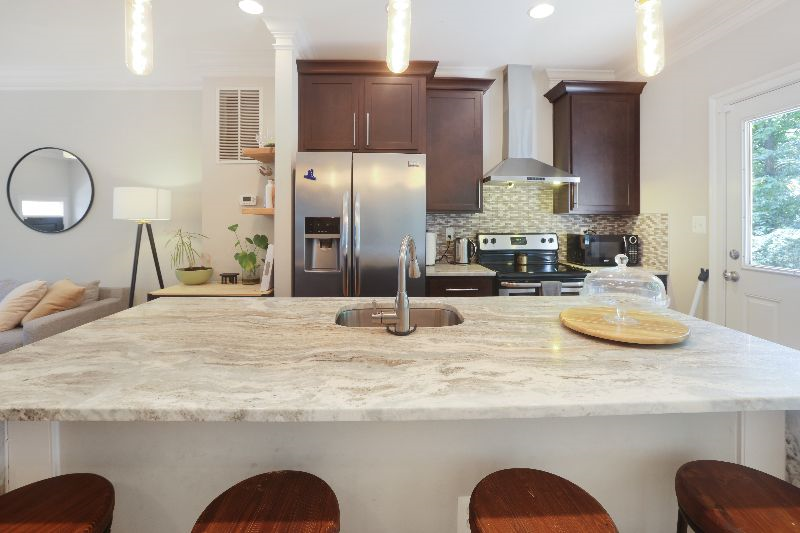 Spacious 4 Bedroom with Garage Parking - Photo 6