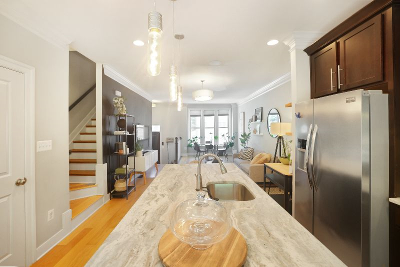 Spacious 4 Bedroom with Garage Parking - Photo 8