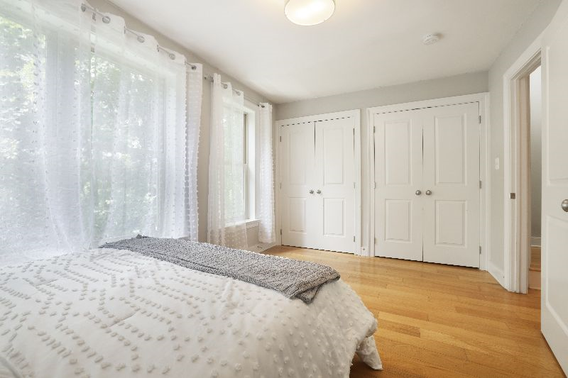 Spacious 4 Bedroom with Garage Parking - Photo 11
