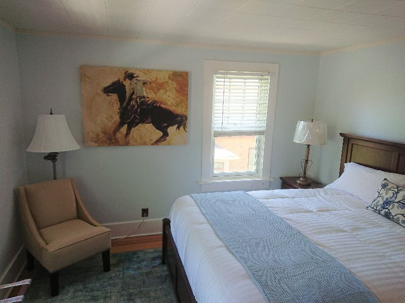Governor's Home - Spacious, 4BR Restored Historic Property walking distance to Cheyenne Regional Med - Photo 7