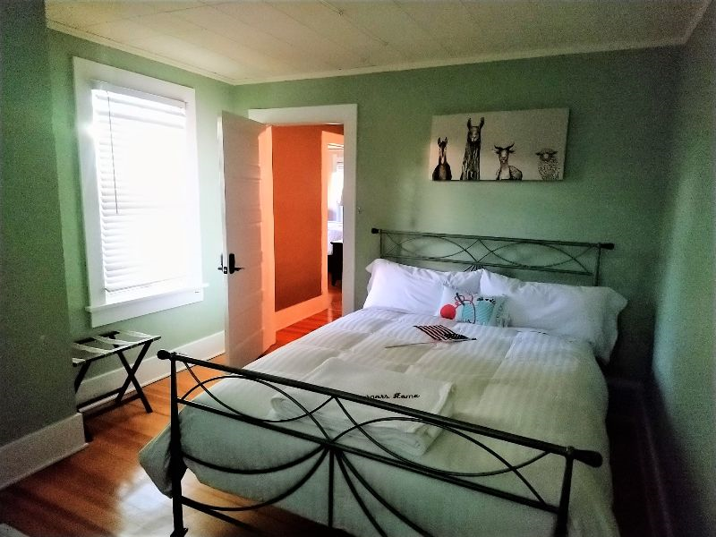 Governor's Home - Spacious, 4BR Restored Historic Property walking distance to Cheyenne Regional Med - Photo 8