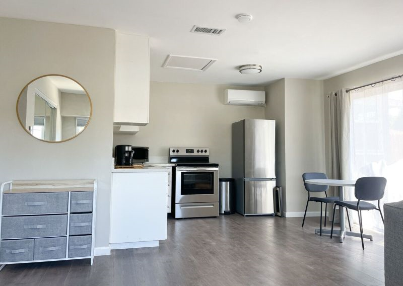 Modern Studio Near SD Hospitals SDSU Free Parking, AC, Kitchen - Photo 4