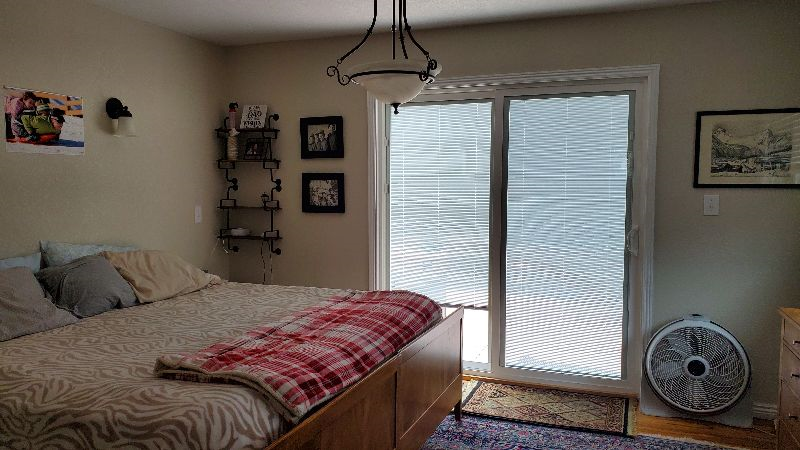 Spacious master bedroom in quiet 3...