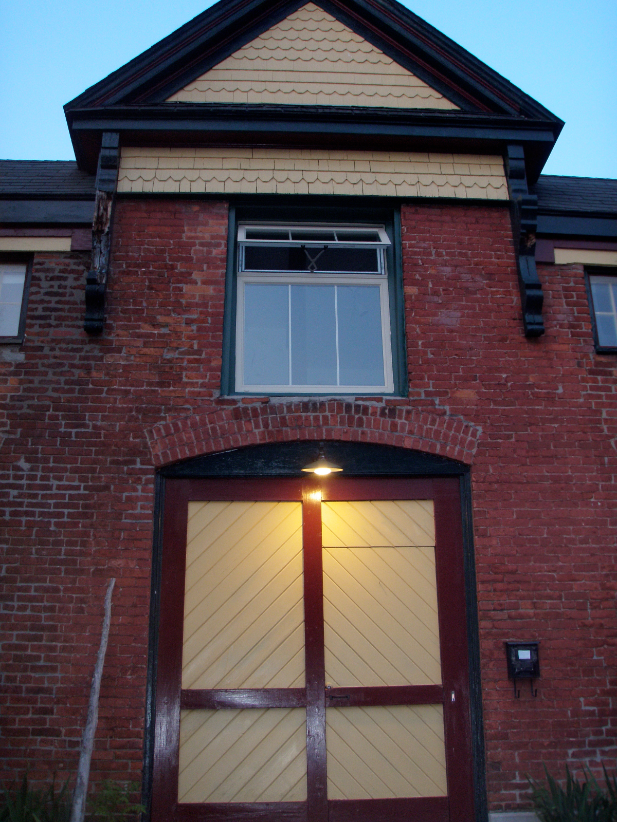 Servants Quarters, 2 bedroom townhouse, private, all amenities. - Photo 3