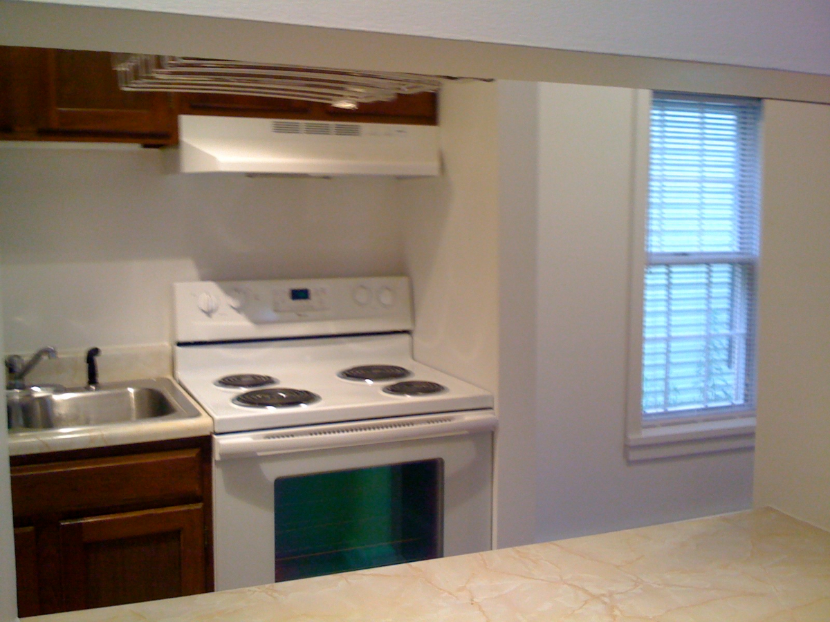 Servants Quarters, 2 bedroom townhouse, private, all amenities. - Photo 6