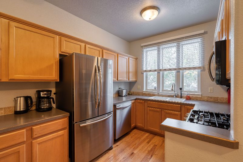 Bright Modern 2 BR Apt. 2 Levels, FP Garage Parking - Photo 4