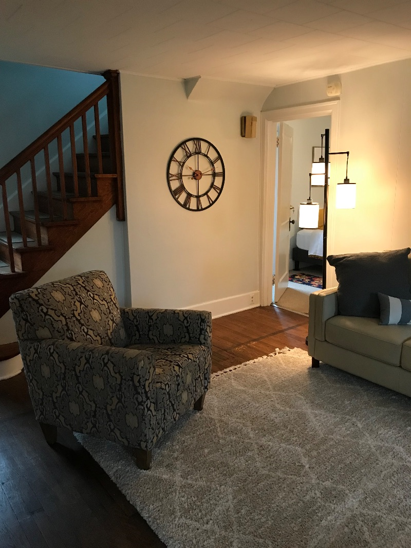 Nice room in a nice house only a half mile away from Ruby Hospital - Photo 3