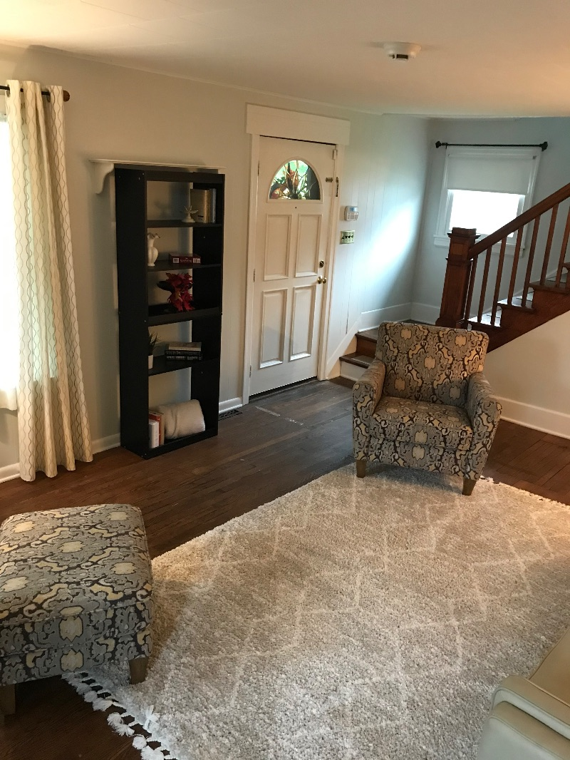 Nice room in a nice house only a half mile away from Ruby Hospital - Photo 2