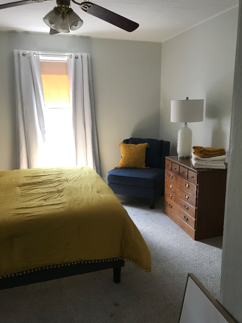 Nice room in a nice house only a half mile away from Ruby Hospital - Photo 2