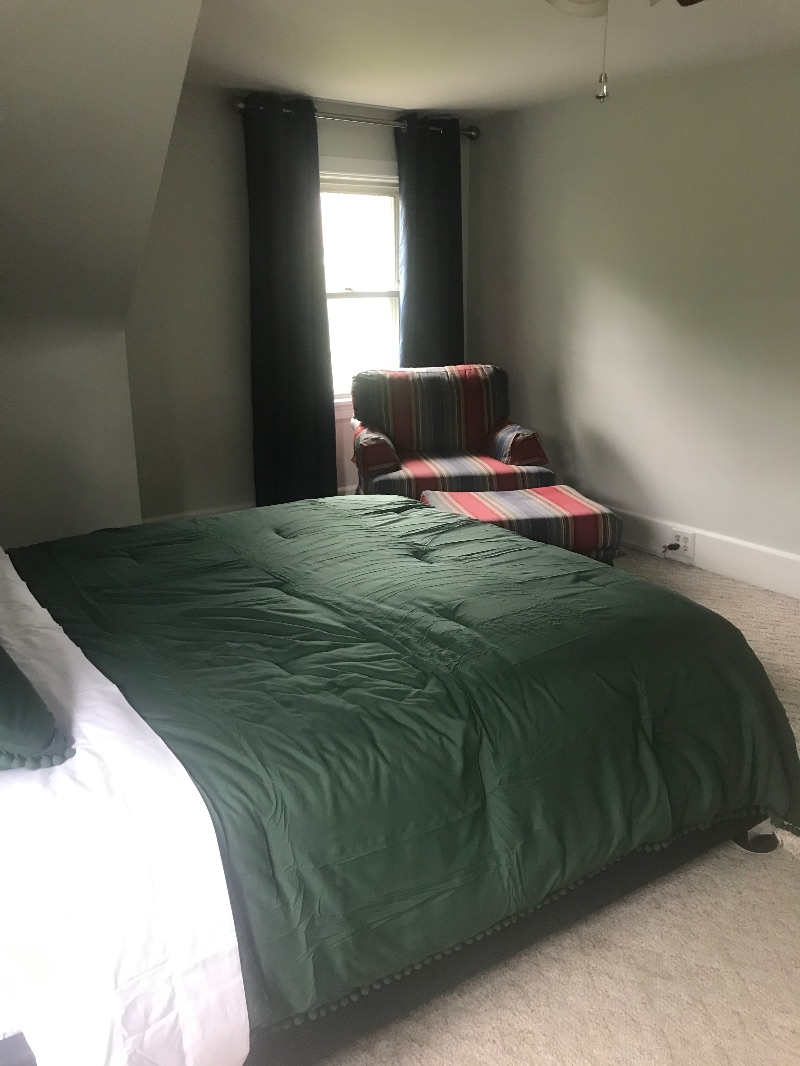 Nice room in a nice house only a half mile away from Ruby Hospital - Photo 2