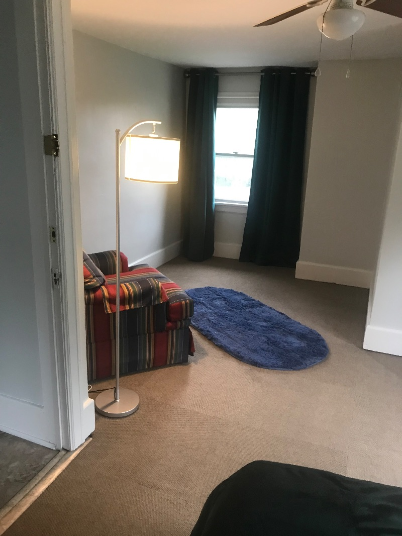 Nice room in a nice house only a half mile away from Ruby Hospital - Photo 3