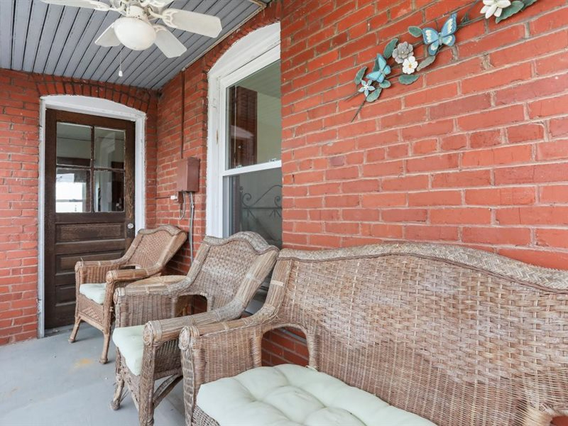 Beautiful Victorian Home - Photo 11