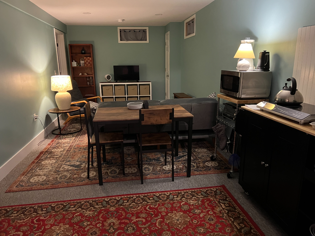 AVAILABLE NOVEMBER 2026: Recently remodeled basement apartment with full bath, bedroom, living room, - Photo 6