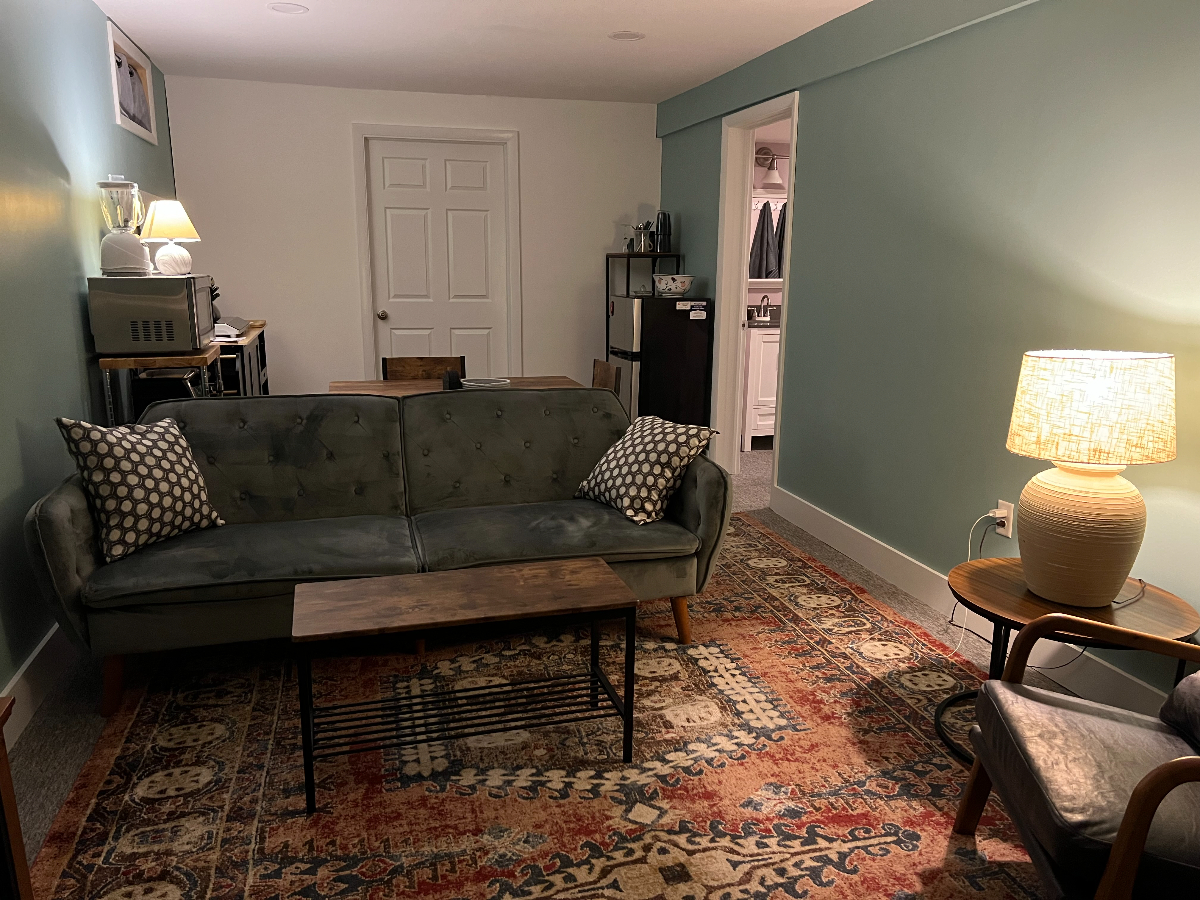 AVAILABLE NOVEMBER 2026: Recently remodeled basement apartment with full bath, bedroom, living room, - Photo 10