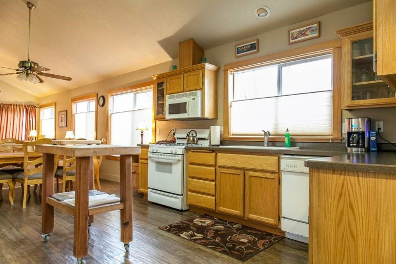 Upper story with tree filled neighborhood views - Photo 4