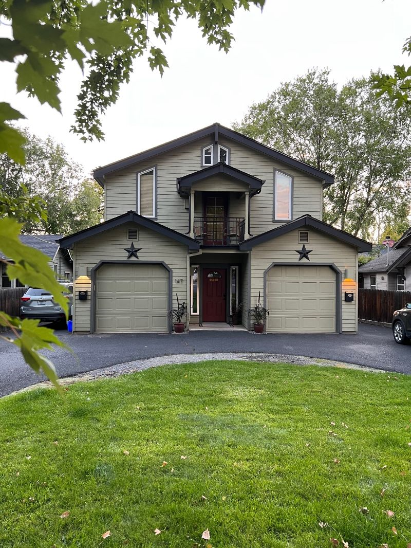 Upper story with tree filled neighborhood views - Photo 1