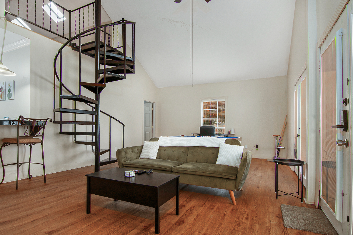 2-Bedrm, Spacious King beds & Garage - Green & Blk