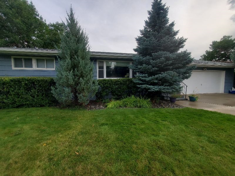 Available October 2026-- Pet Friendly 3 bedroom home with fenced yard - Photo 2