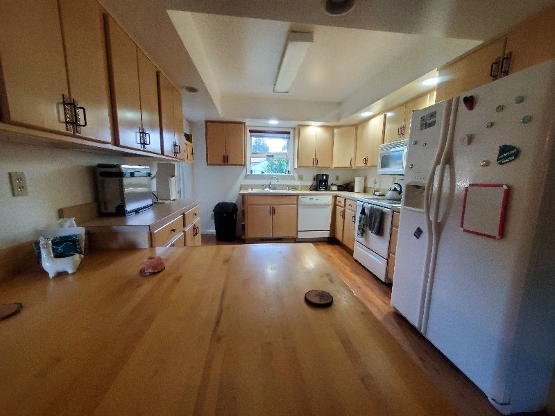 Available October 2026-- Pet Friendly 3 bedroom home with fenced yard - Photo 5