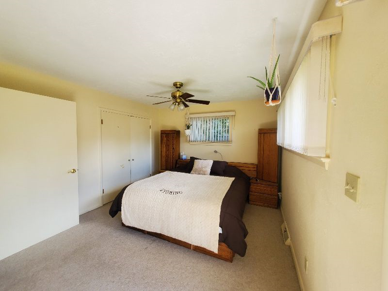 Available October 2026-- Pet Friendly 3 bedroom home with fenced yard - Photo 8