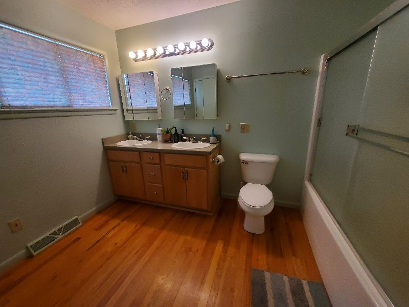 Available October 2026-- Pet Friendly 3 bedroom home with fenced yard - Photo 10