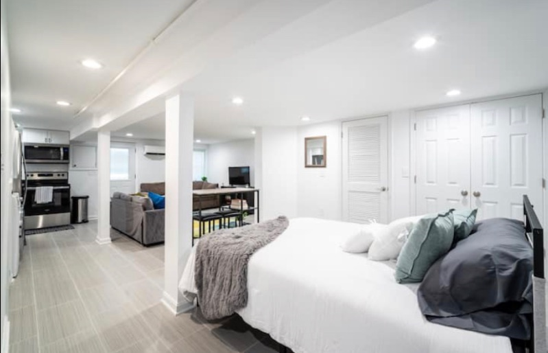 Modern and Cozy fully furnished apartment in a Central location in the DC neighborhood of Pet worth - Photo 2