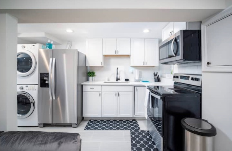 Modern and Cozy fully furnished apartment in a Central location in the DC neighborhood of Pet worth - Photo 4