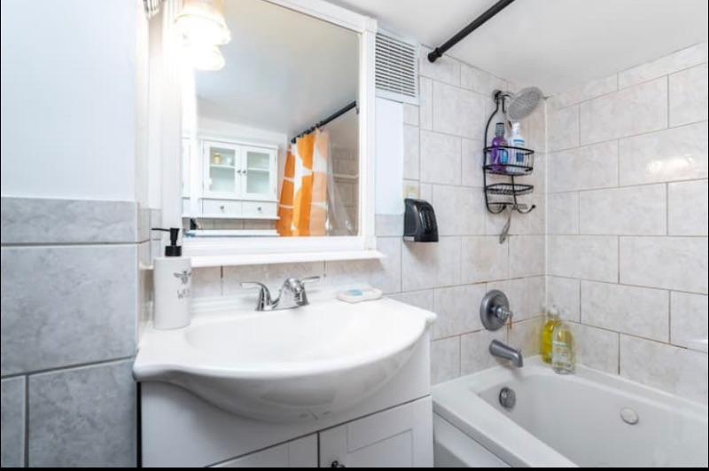 Modern and Cozy fully furnished apartment in a Central location in the DC neighborhood of Pet worth - Photo 6