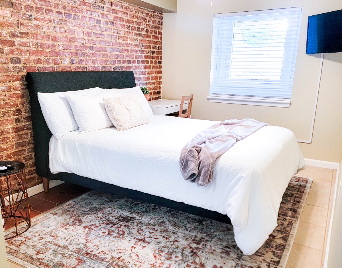 1 BD, Garden Unit, Near Metro - Photo 1
