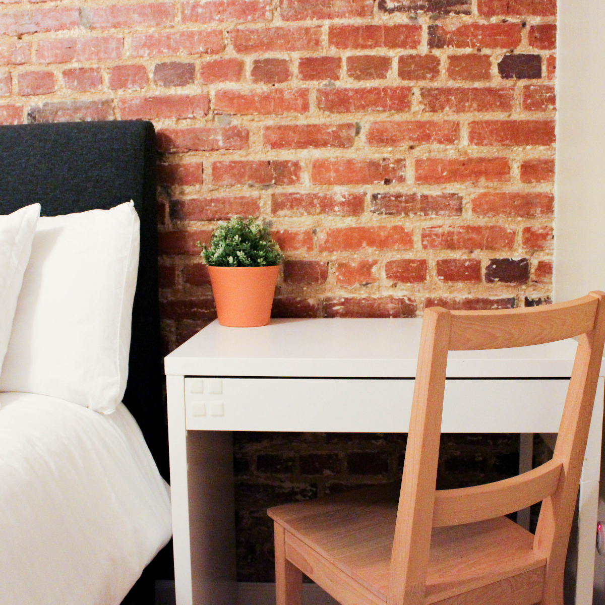 1 BD, Garden Unit, Near Metro - Photo 4