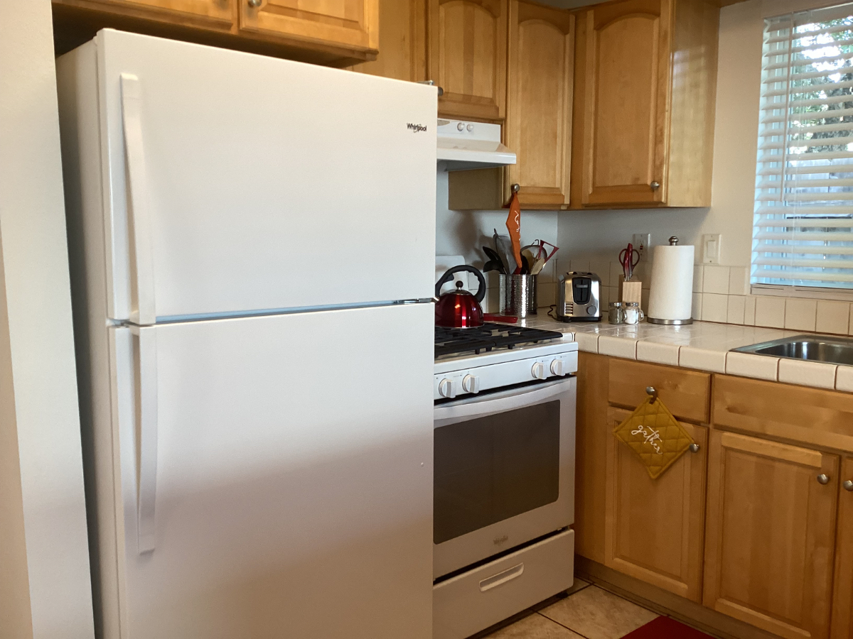 Cozy, clean two bedroom, one bath house - Photo 6