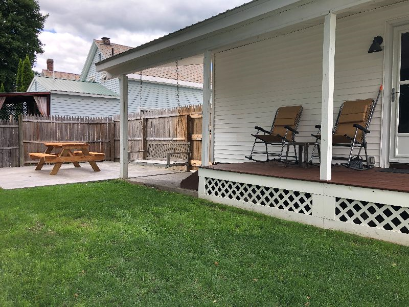 3 Bedroom 1 Bath full renovated home close to everything needed - Photo 12