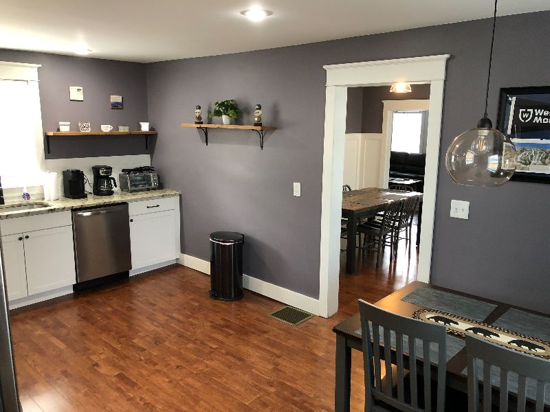 3 Bedroom 1 Bath full renovated home close to everything needed - Photo 4