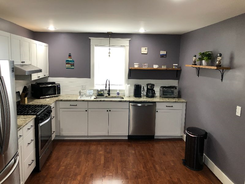 3 Bedroom 1 Bath full renovated home close to everything needed - Photo 3