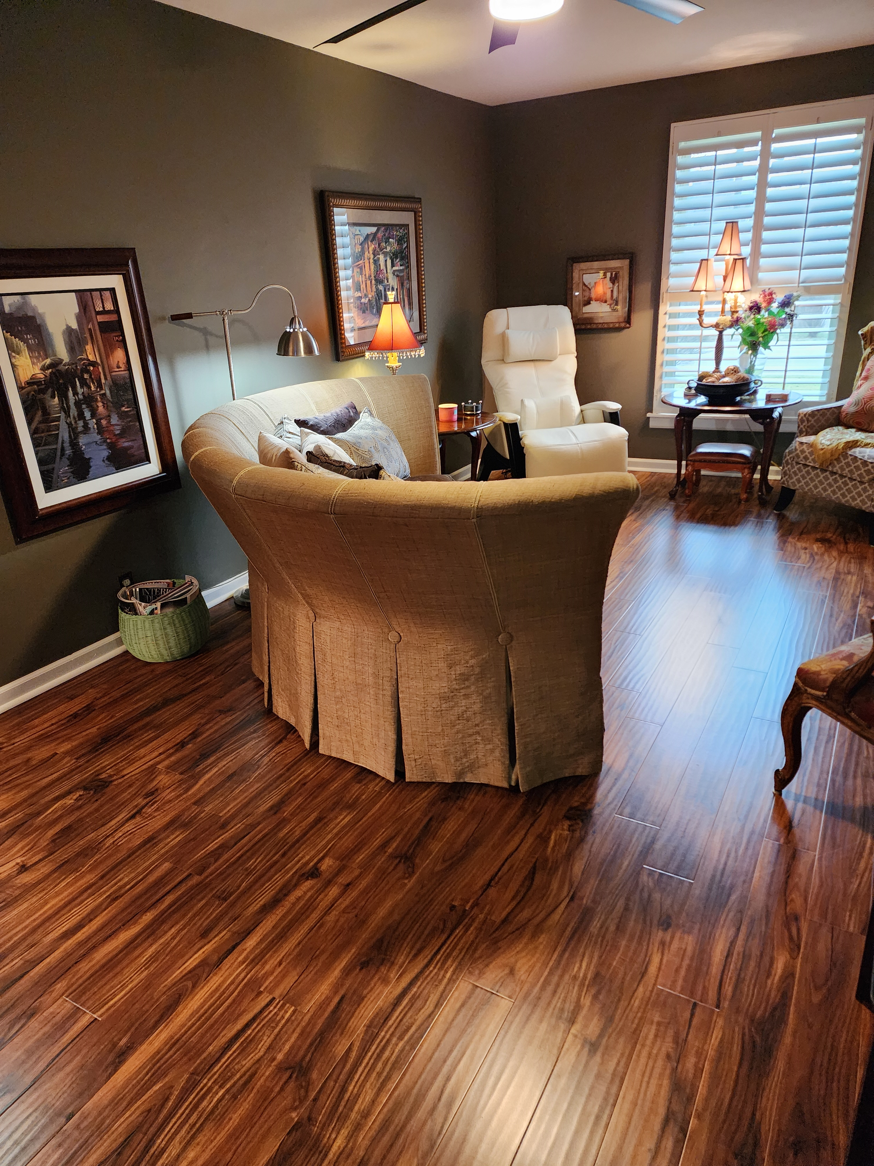 Updated 2BR, 2BA, 1275sf, one level Duplex