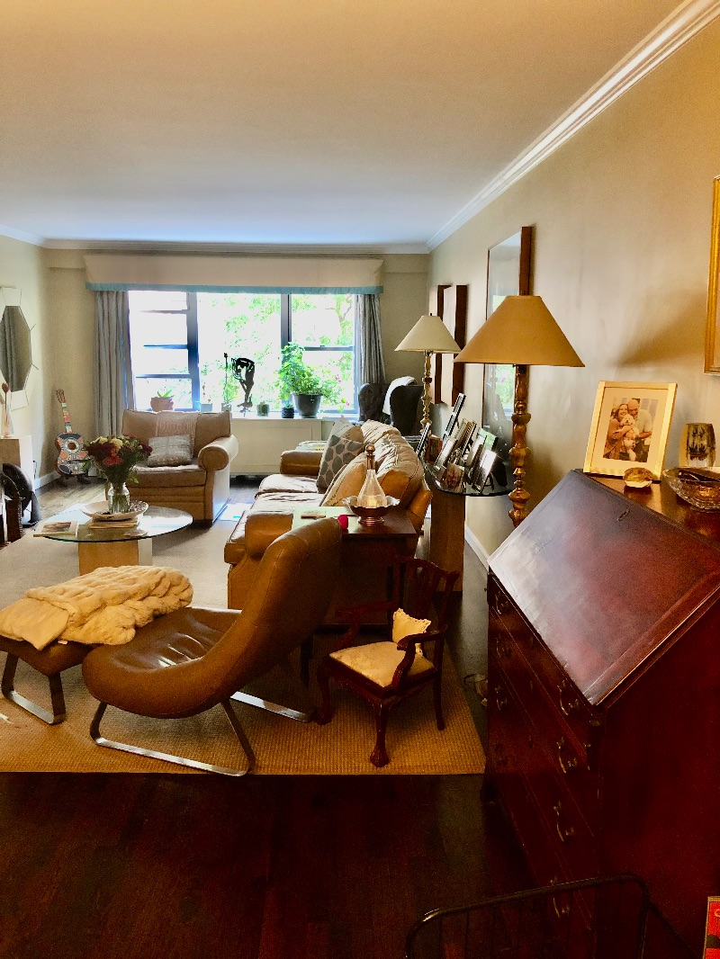 Beautiful room and bath in a three bedroom  Upper East side apt - Photo 4