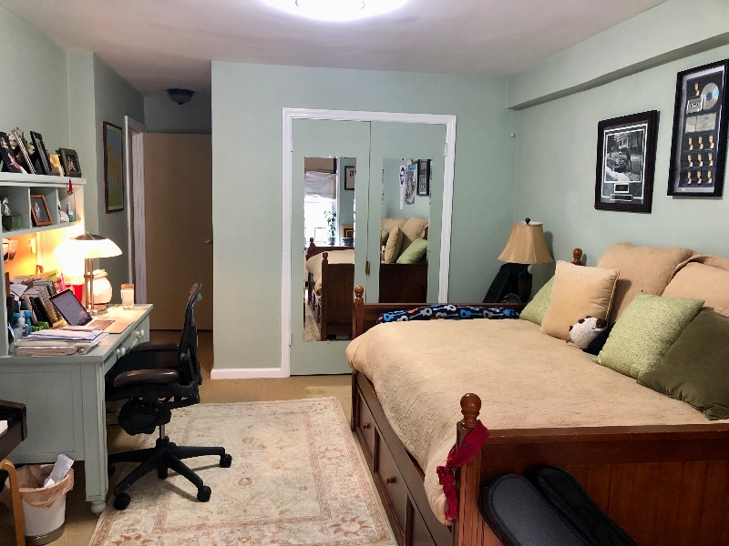 Beautiful room and bath in a three bedroom  Upper East side apt - Photo 6