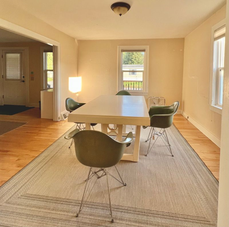 SUNNY 3-BDRM NEAR HOSPITAL and CENTER - Photo 6