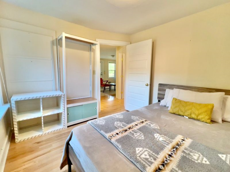 SUNNY 3-BDRM NEAR HOSPITAL and CENTER - Photo 7