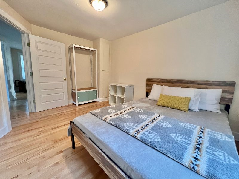 SUNNY 3-BDRM NEAR HOSPITAL and CENTER - Photo 9