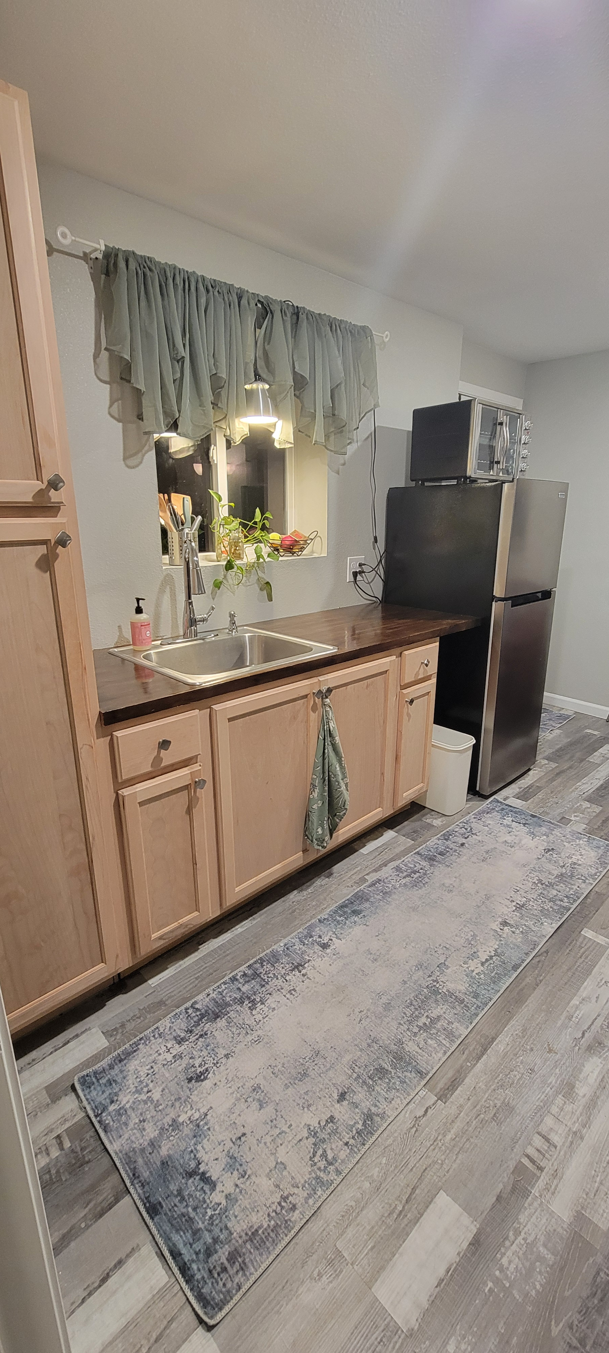 Private Furnished Studio + Backyard | Near Downtown & Hospitals - Photo 4
