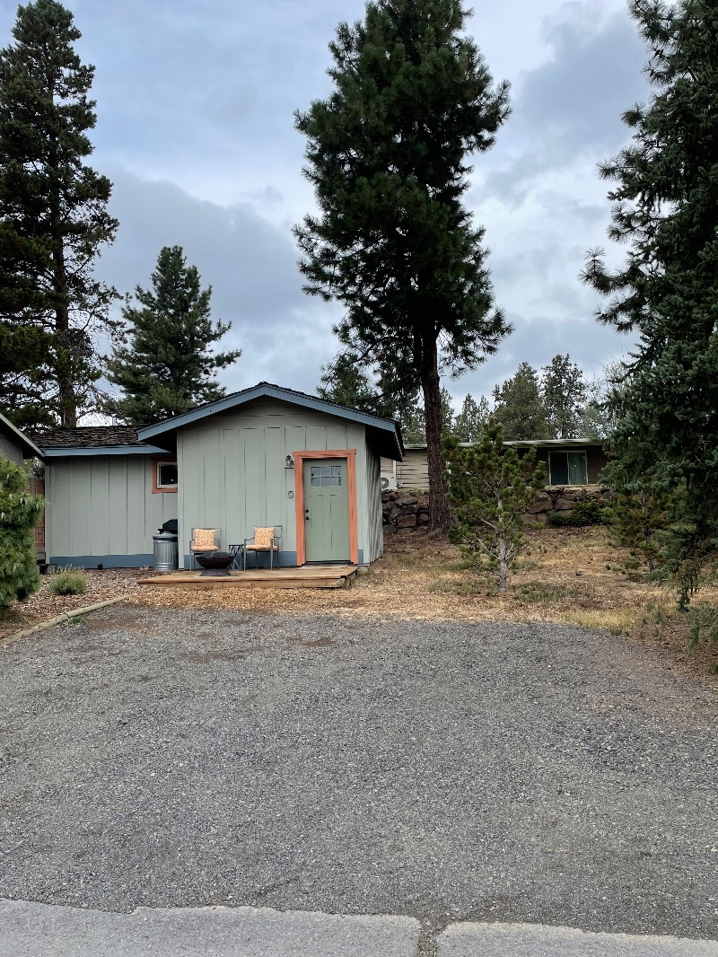Quiet neighborhood. Nicely updated. Full Kitchen Studio - Photo 2