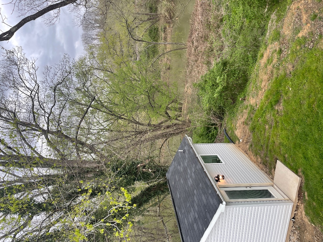 Tiny house with river view - Photo 2