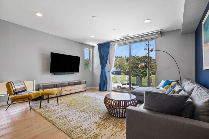 Spacious Modern House with Roof Top in Los Feliz - Photo 5