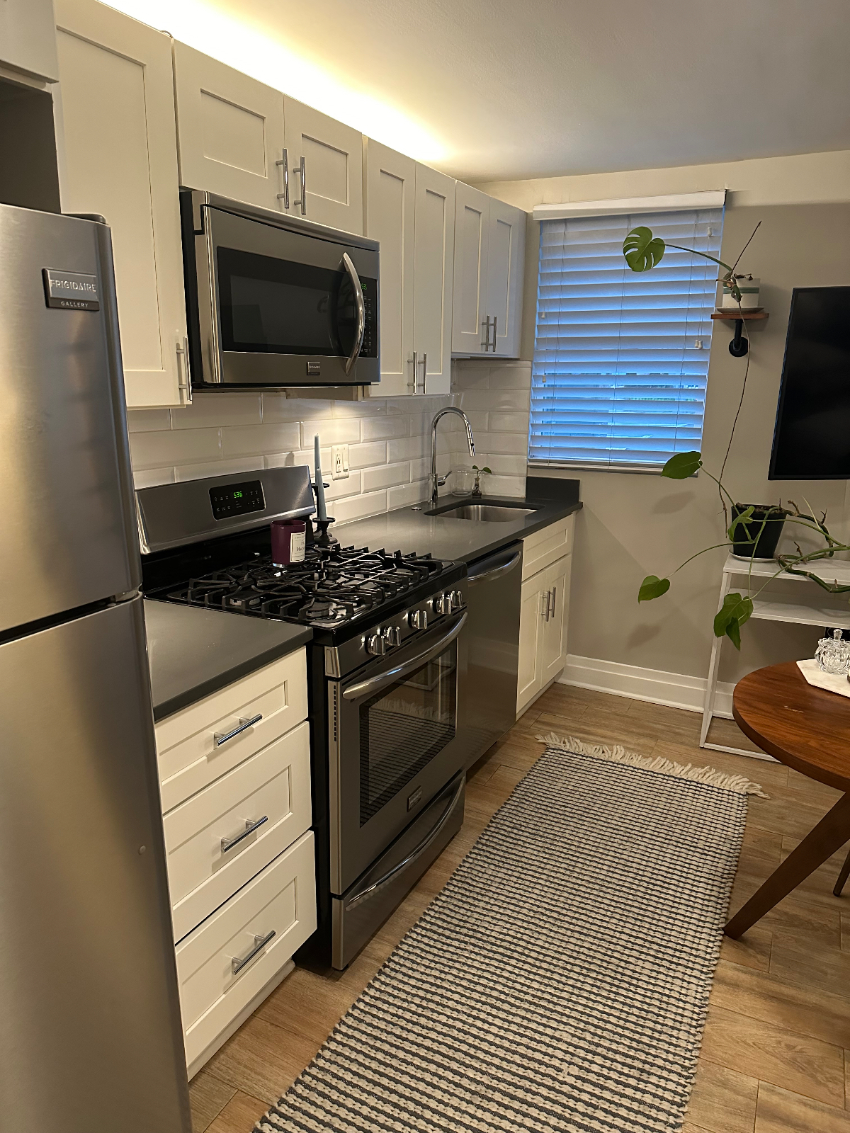 Studio apartment walking distance to everything! - Photo 6