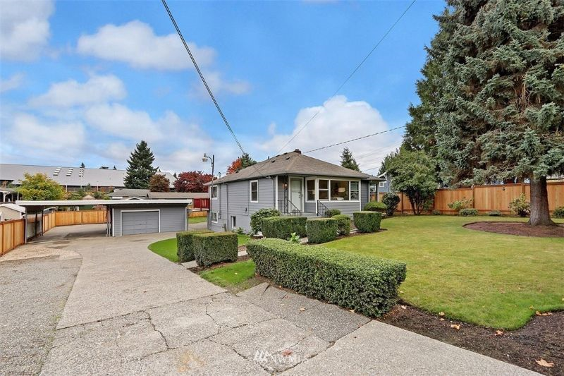 Beautiful spacious 2bed/1 bath house near SeaTac Airport