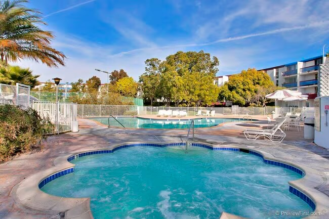 Resort style condo 1.6 miles from the beach - Photo 1