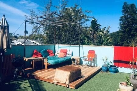 Bohemian Venice Home with Rooftop Jacuzzi - Photo 2