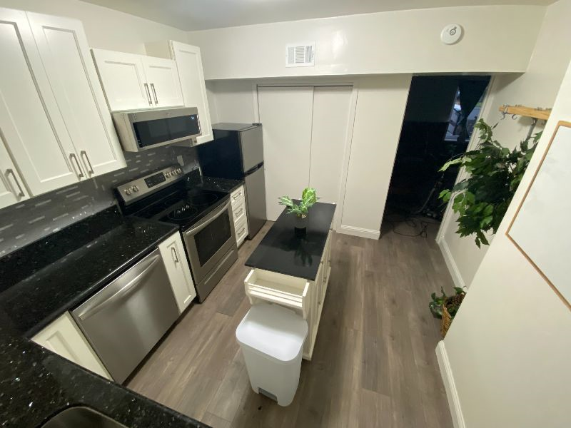 1 Bed 1 Bath, Private Patio, Fire Pit, Kitchen, Lots of Storage - dog/cat ok - Photo 5